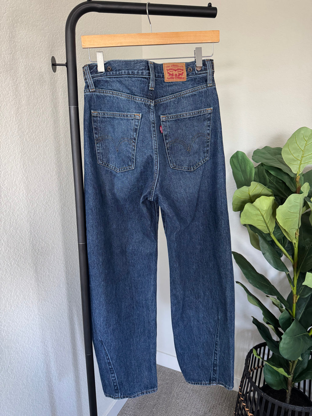 Levi's Cinch Barrel Jeans
